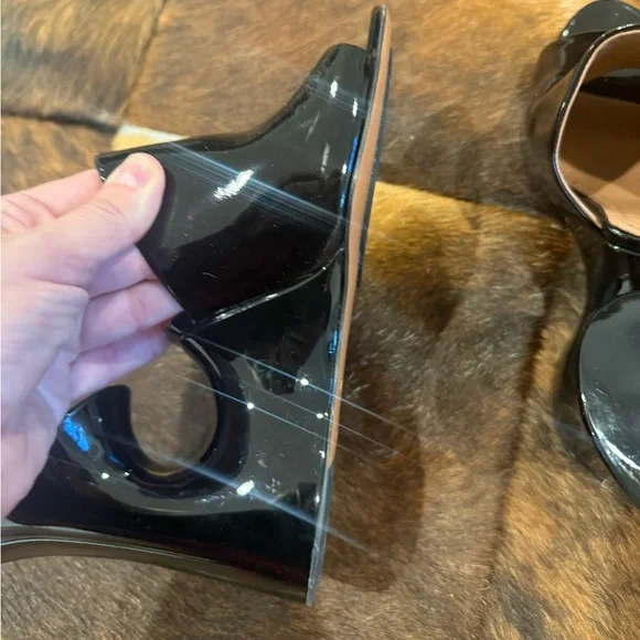 Alaia La Sculpture Patent Leather Slide Sandal - Picture 5 of 7